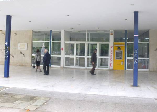 Πουλάνε φύκια για μεταξωτές κορδέλες