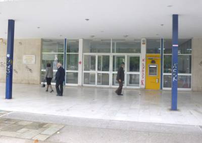 Πουλάνε φύκια για μεταξωτές κορδέλες