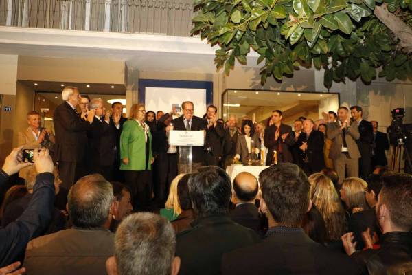 Ηχηρό μήνυμα Σαμαρά κατά Τατούλη στα εγκαίνια του εκλογικού κέντρου Νίκα: “Δείξτε την πόρτα στην ανεκδιήγητη παρέα” (βίντεο)