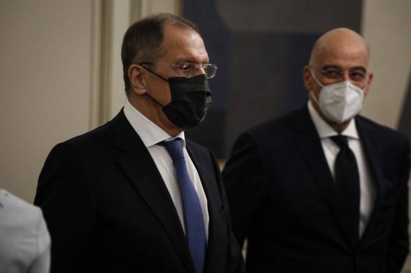 Τσιγάρα Καρέλια στον Λαβρόφ