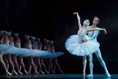 Η «Λίμνη των κύκνων» τον Αύγουστο στην Καλαμάτα