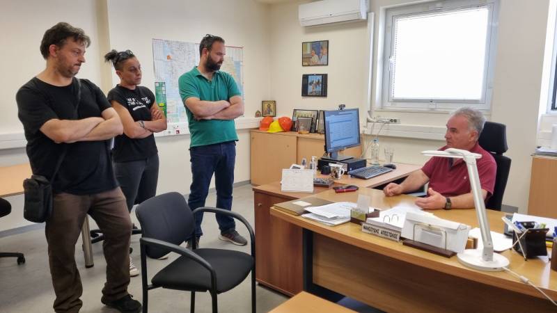 Καλαμάτα: Παρέμβαση στην Επιθεώρηση Εργασίας για δικαιώματα διανομέων (βίντεο)