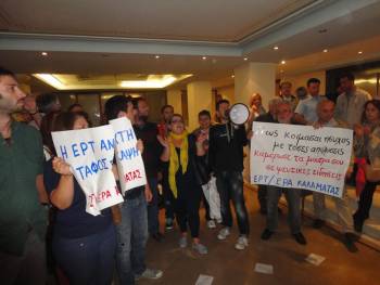 Απολυμένοι της ΕΡΑ Καλαμάτας αποδοκίμασαν τον Παντελή Καψή (βίντεο και φωτογραφίες)