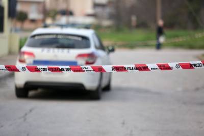 Βούλα: Άνδρας εντοπίστηκε νεκρός μέσα στο σπίτι του με τραύμα στον λαιμό (βίντεο)