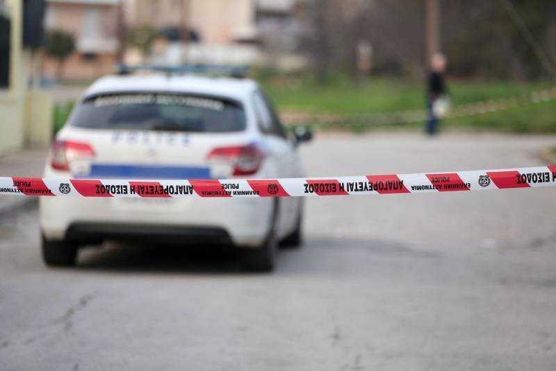 Βούλα: Άνδρας εντοπίστηκε νεκρός μέσα στο σπίτι του με τραύμα στον λαιμό (βίντεο)
