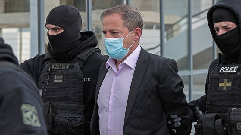 «Θα σας γνωρίσω τον Ρουβά»: Αλκοόλ, χασίς και προσκλήσεις σε ανήλικους για ερωτικές περιπτύξεις από τον Λιγνάδη (βίντεο)