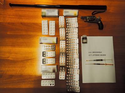 Σύλληψη 17χρονου με όπλο, γκλοπ και ναρκωτικά στη Δυτική Μάνη