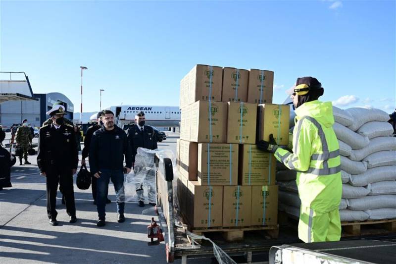 Ουκρανία: Παρέδωσε την ανθρωπιστική βοήθεια της Ελλάδας ο Ν. Χαρδαλιάς