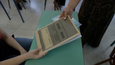 Πανελλαδικές Εξετάσεις: Αναμενόμενα αλλά δύσκολα τα θέματα στη Νεοελληνική Γλώσσα και Λογοτεχνία