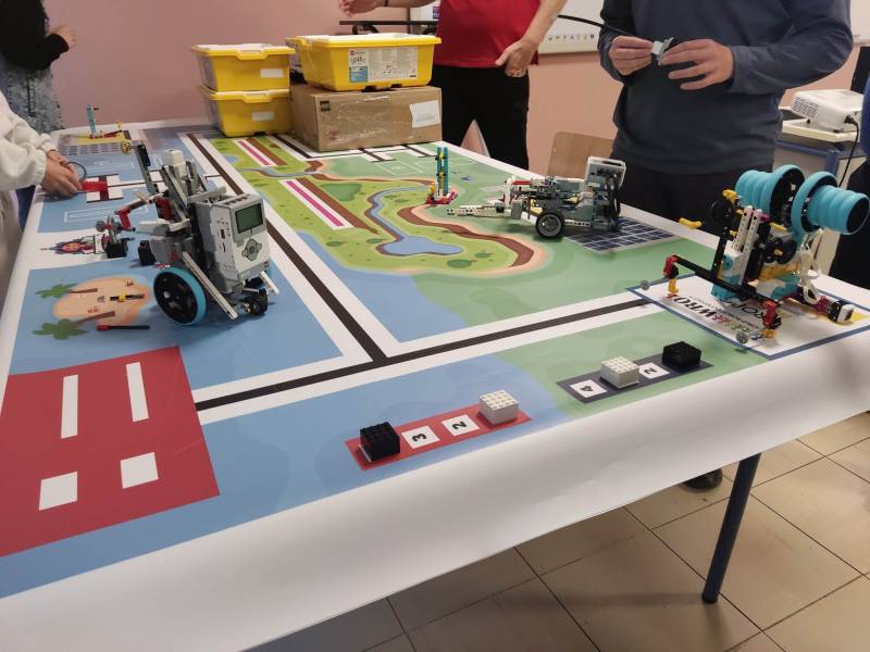 Ολοκληρωμένα κιτ ρομποτικής σε σχολεία της Καλαμάτας