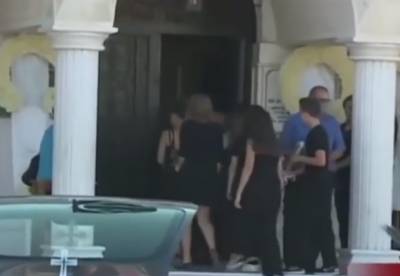 Θρήνος στην κηδεία της 14χρονης που βρήκε φριχτό θάνατο σε λούνα παρκ (Βίντεο)