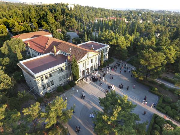 Υποτροφίες σε μαθητές της Μεσσηνίας προσφέρει το Κολλέγιο Ανατόλια