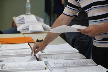 Μέχρι τα μεσάνυχτα η μάχη των ψηφοδελτίων: Ο Κατρούγκαλος εκτοπίζει παλαιά στελέχη