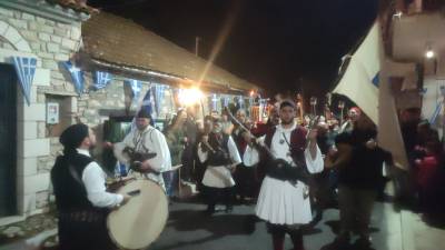 Λαμπαδηφορίες στο Σιδηρόκαστρο Τριφυλίας (βίντεο)