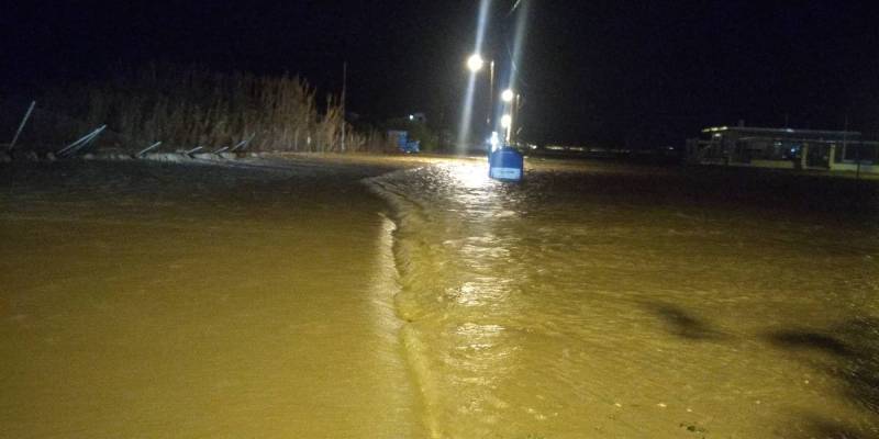 Πλημμύρισε ο δρόμος στην Αγία Κυριακή Φιλιατρών