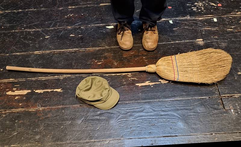 «Είμαι απών» στο θέατρο «Μεταξουργείο»