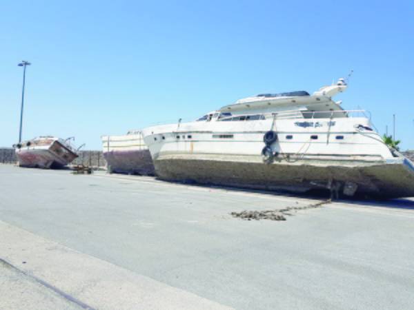 Απελευθερώνεται η νοτιοδυτική πλευρά του Λιμανιού Καλαμάτας: Σε διάλυση και καταστροφή κατασχεμένα σκάφη