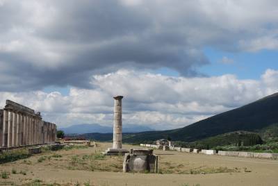 Στάδιο Αρχαίας Μεσσήνης, κίονας του Αριστομένη