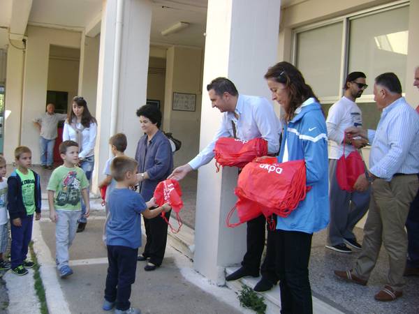 Αθλητικό υλικό από την "Intersport" σε σχολεία της Τριφυλίας