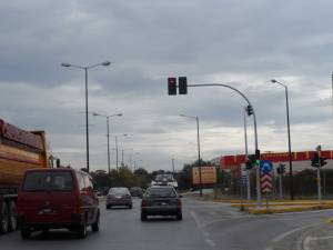 Τα καμένα φανάρια προκαλούν ατυχήματα στον κόμβο "Ζαφείρη"