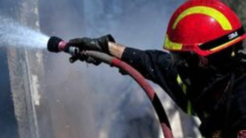 Πυρκαγιά σε εργαστήριο με σφολιάτες στο Μενίδι