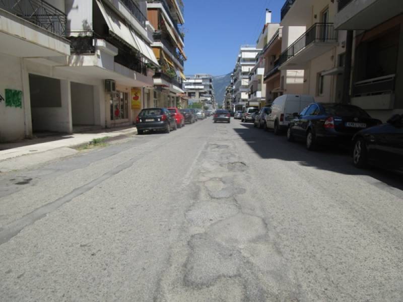 Με αργούς ρυθμούς