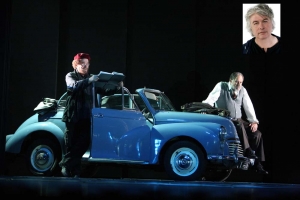 ΣΕ ΣΚΗΝΟΘΕΣΙΑ ΣΤΑΥΡΟΥ ΤΣΑΚΙΡΗ: Δον Κιχώτης με αυτοκίνητο κυνηγάει… ανεμιστήρες