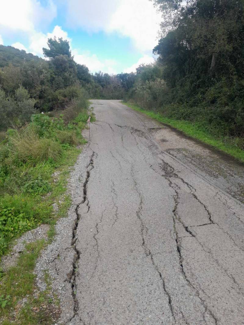 Καθίζηση δρόμου Αγαλιανής – Βανάδας: Πρόβλημα στη μεταφορά 4 μαθητών