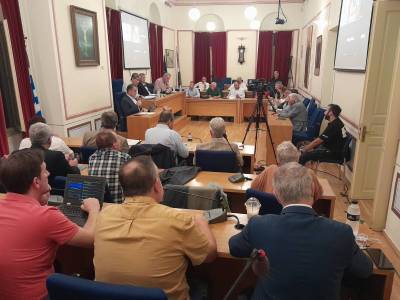 Δημοτικό Συμβούλιο Καλαμάτας: Νέος γύρος αντιδράσεων για το αντιπλημμυρικό