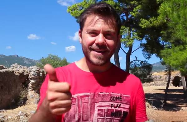 Ο ”Happy Traveller" στην Καλαμάτα (βίντεο)