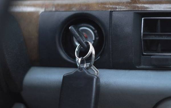 17χρονος έκλεψε αυτοκίνητο στα Φιλιατρά