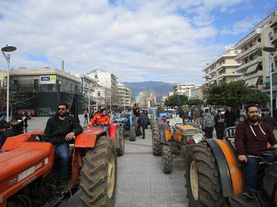 Διαμαρτυρία αγροτών στη Διεύθυνση Δασών Μεσσηνίας (βίντεο)