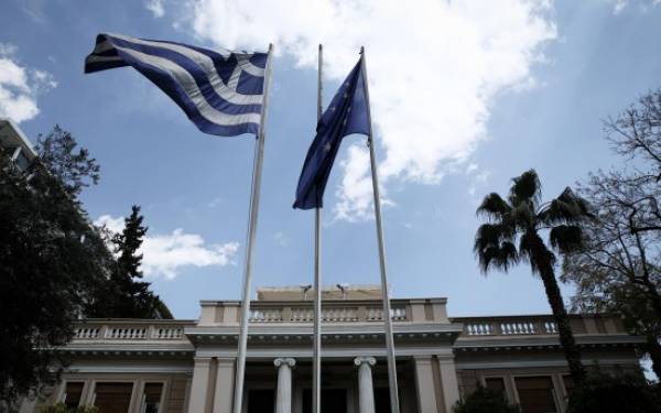 Deutsche Welle: Φως στο τούνελ των διαπραγματεύσεων