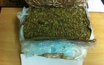 Είχαν 1 κιλό χασίς στο αυτοκίνητό τους και συνελήφθησαν