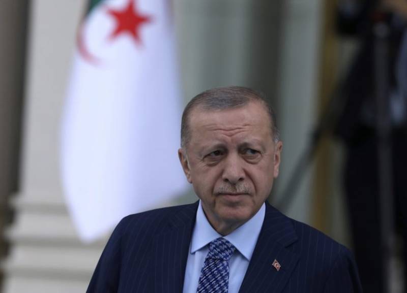Toυρκία: Αναστάτωση από την αδιαθεσία Ερντογάν σε ζωντανή μετάδοση (βίντεο)