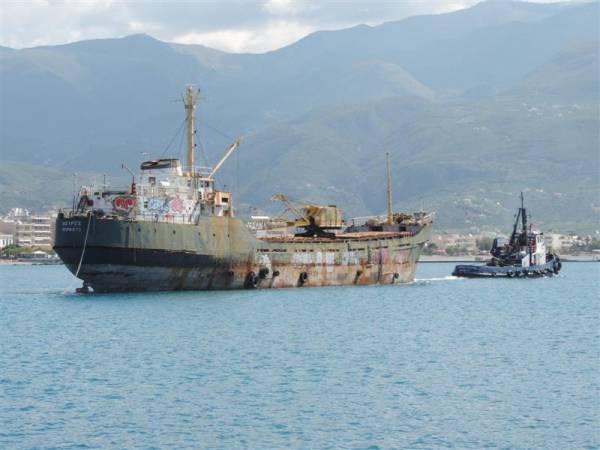 Αναχώρησε επιτέλους και το "Νίσυρος" από το λιμάνι της Καλαμάτας