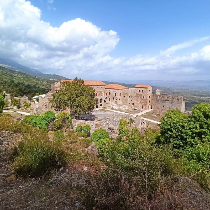 Οι ταξιδιώτες πάνε όπου πάνε αεροπλάνα