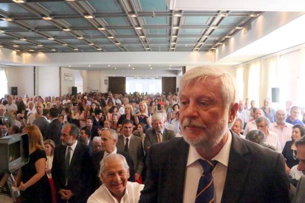 Μειοψηφίες για Τατούλη: "Oταν ένα σύστημα καταρρέει γίνεται αυταρχικότερο"