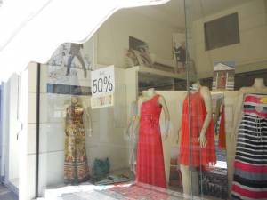 Εκπτώσεις και ευκαιρίες στα μαγαζιά της Μεσσήνης (φωτογραφίες)