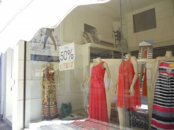 Εκπτώσεις και ευκαιρίες στα μαγαζιά της Μεσσήνης (φωτογραφίες)