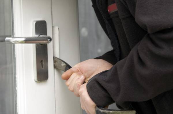 Σωρεία κλοπών και διαρρήξεων από 2 Ρουμάνους στη Λακωνία