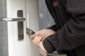 Σωρεία κλοπών και διαρρήξεων από 2 Ρουμάνους στη Λακωνία