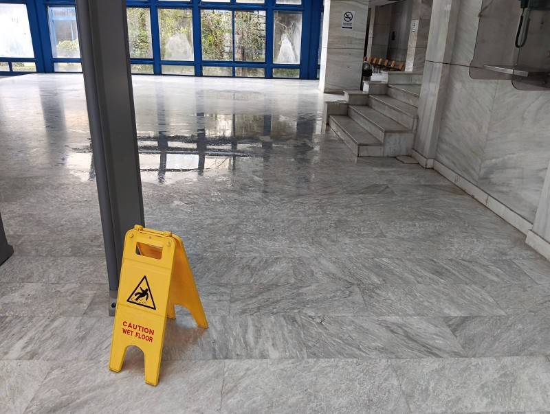 Σε “πισίνα” μετατράπηκε ξανά το Δικαστικό Μέγαρο