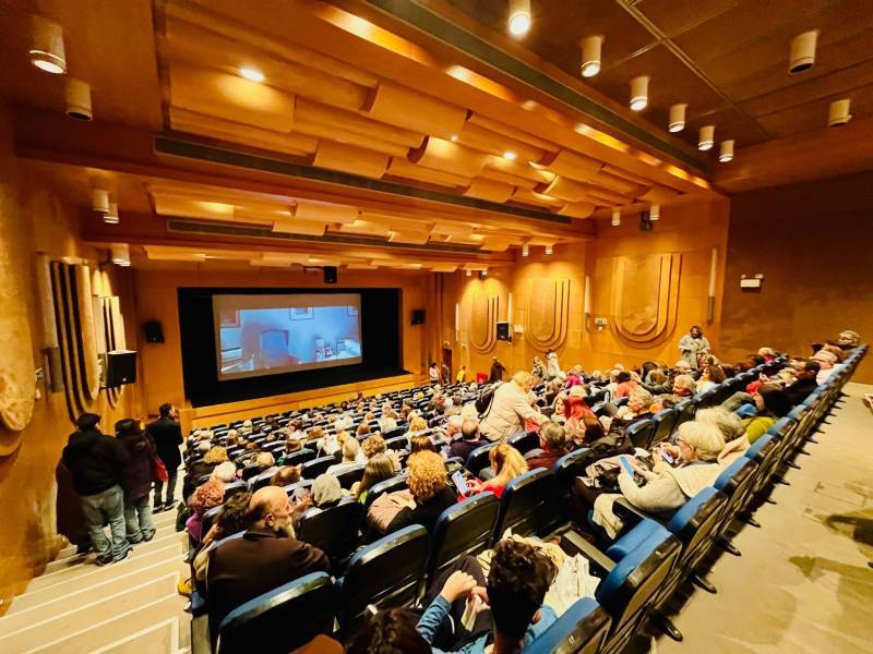 Προβολή της ταινίας "Αδέσποτα κορμιά" από την Νέα Κινηματογραφική Λέσχη
