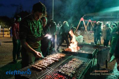 Ξεχωριστή Τσικνοπέμπτη στο Φραγκοπήγαδο (φωτογραφίες)