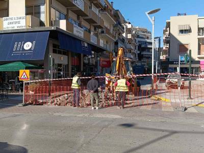 Καλαμάτα: Ξεκίνησε η αντικατάσταση του δικτύου ύδρευσης στην οδό Φραντζή - Κυκλοφοριακή συμφόρηση στο κέντρο
