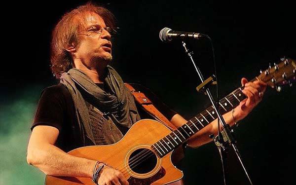 20 χρόνια Μίλτος Πασχαλίδης - ο Καλαματιανός τραγουδοποιός μιλάει στην "Ε"