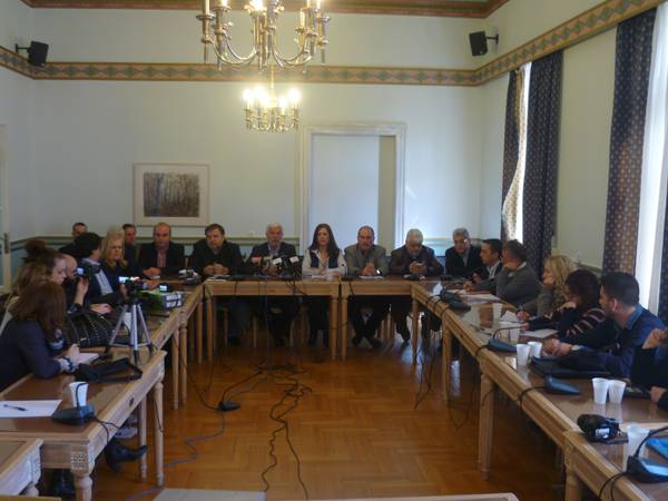 Τατούλης κατά πάντων για τα σκουπίδια