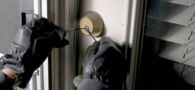 Έκλεψε σπίτια σε Κορυφάσιο, Δερβίσι και Φιλιατρά