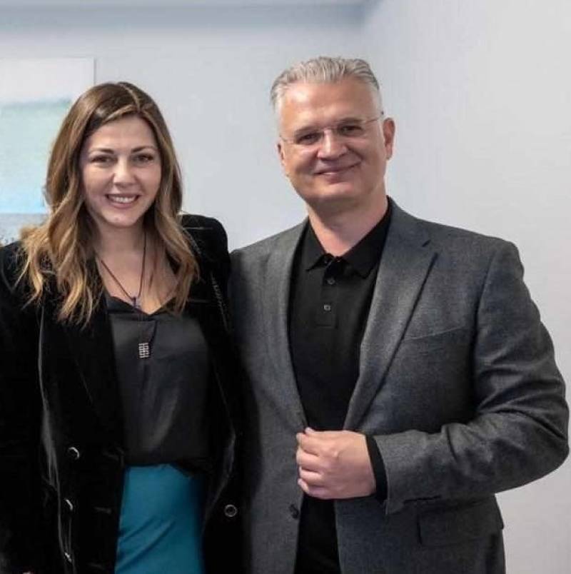 Πτωχός με Ζαχαράκη για υποστήριξη οικογενειών